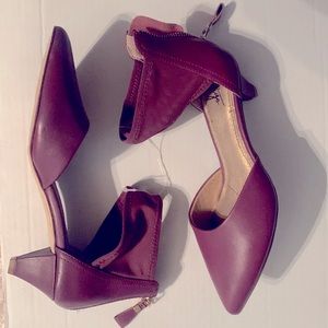 New Latigo purple pointed toe flats with zipper back and ankle wrap